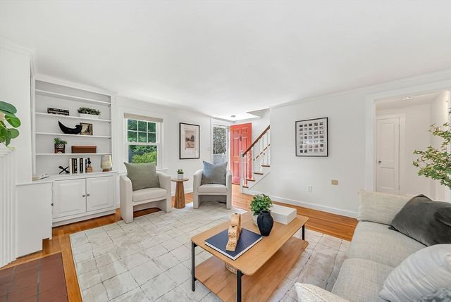 9 Stonebridge Rd, Wayland, MA 01778