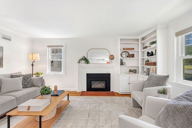 9 Stonebridge Rd, Wayland, MA 01778