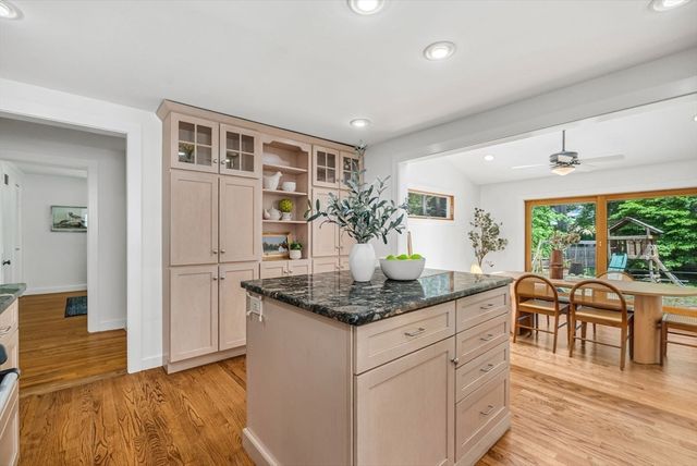 9 Stonebridge Rd, Wayland, MA 01778