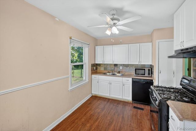 33953 Glover Street, Wayne, MI 48184