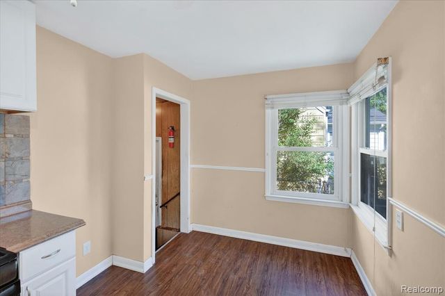 33953 Glover Street, Wayne, MI 48184