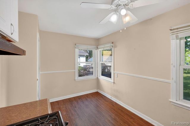33953 Glover Street, Wayne, MI 48184
