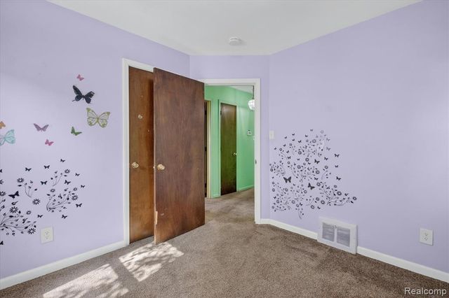 33953 Glover Street, Wayne, MI 48184