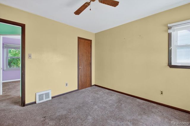 33953 Glover Street, Wayne, MI 48184