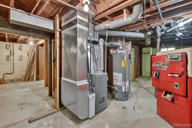 33953 Glover Street, Wayne, MI 48184