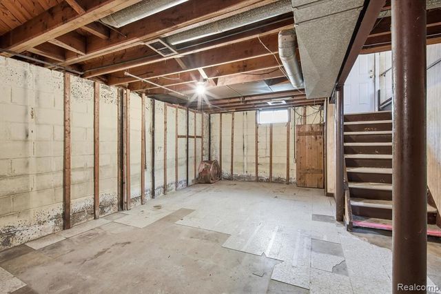 33953 Glover Street, Wayne, MI 48184
