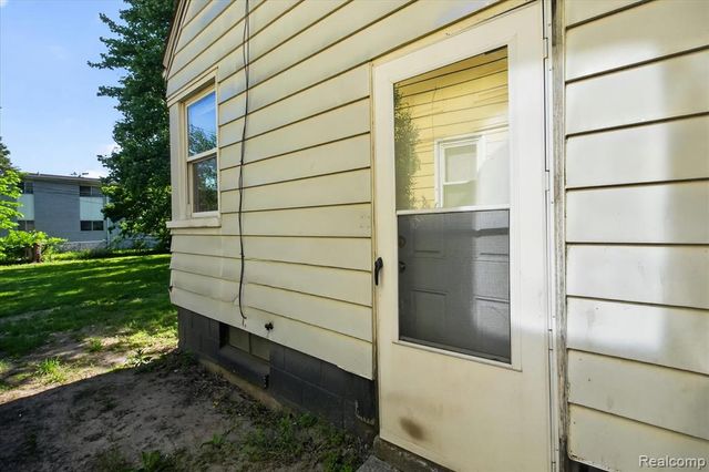 33953 Glover Street, Wayne, MI 48184