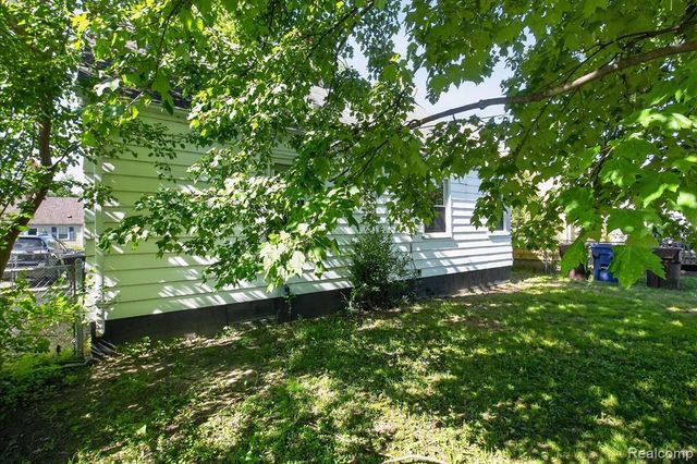 33953 Glover Street, Wayne, MI 48184