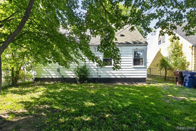 33953 Glover Street, Wayne, MI 48184