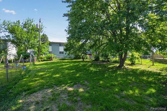 33953 Glover Street, Wayne, MI 48184
