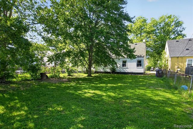 33953 Glover Street, Wayne, MI 48184