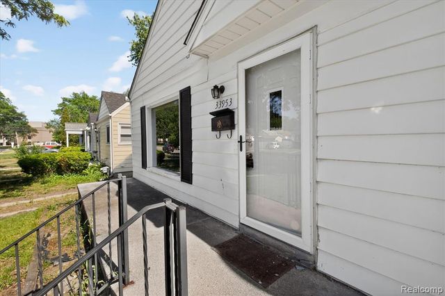 33953 Glover Street, Wayne, MI 48184
