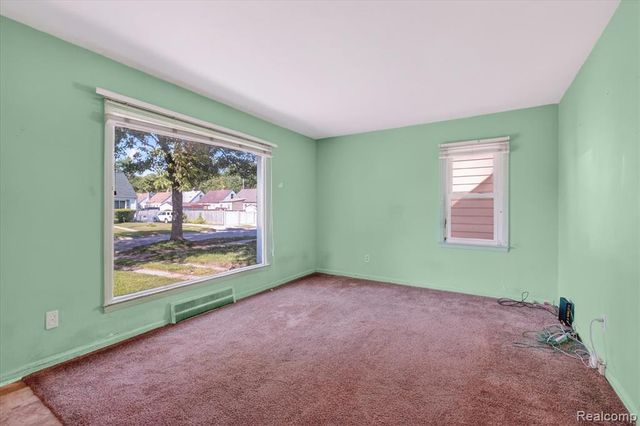 33953 Glover Street, Wayne, MI 48184