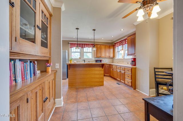 812 West Maple Street, Johnson City, TN 37604