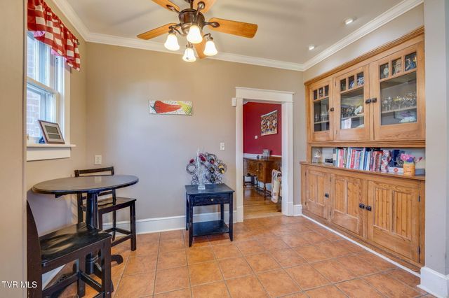 812 West Maple Street, Johnson City, TN 37604