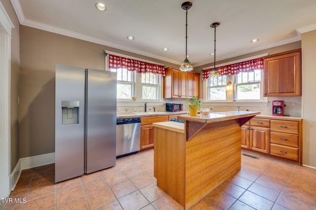 812 West Maple Street, Johnson City, TN 37604