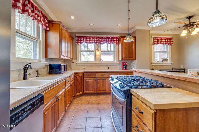 812 West Maple Street, Johnson City, TN 37604