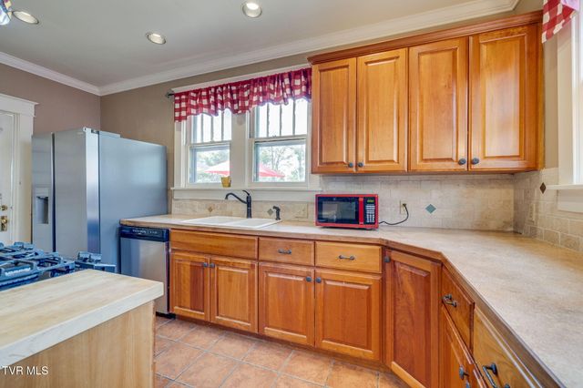 812 West Maple Street, Johnson City, TN 37604