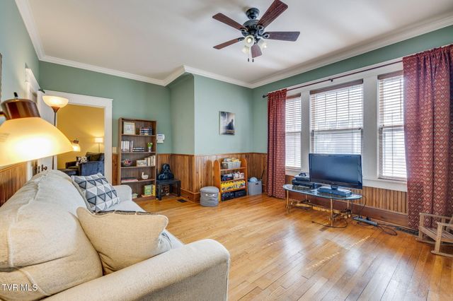 812 West Maple Street, Johnson City, TN 37604