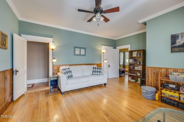 812 West Maple Street, Johnson City, TN 37604