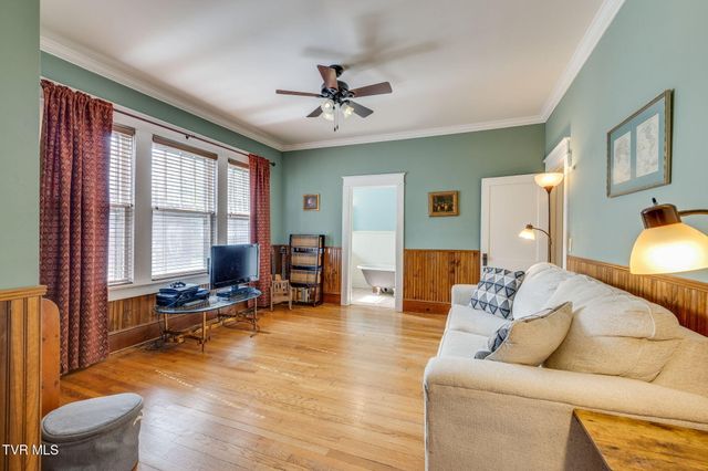 812 West Maple Street, Johnson City, TN 37604