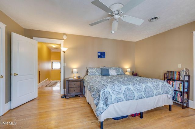 812 West Maple Street, Johnson City, TN 37604