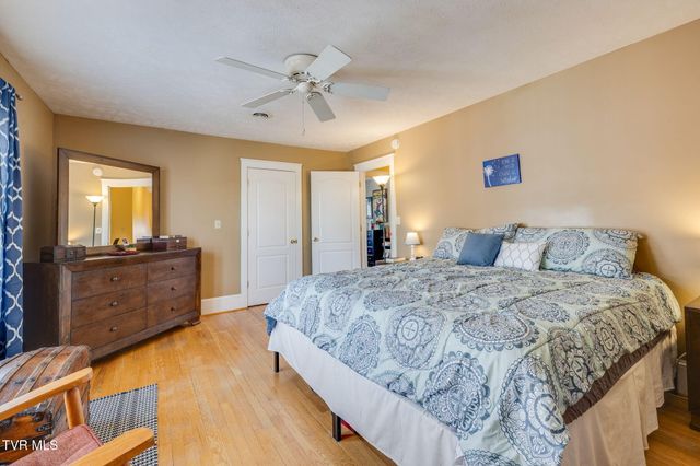 812 West Maple Street, Johnson City, TN 37604