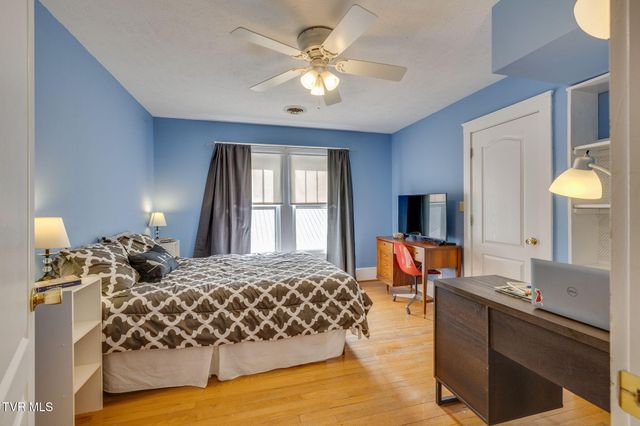 812 West Maple Street, Johnson City, TN 37604