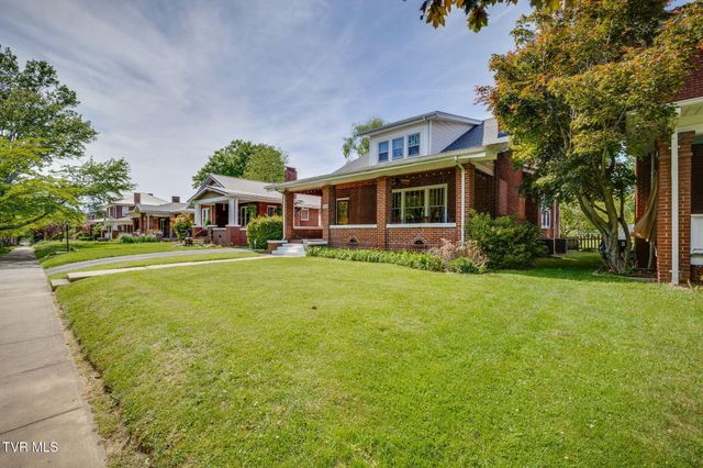 812 West Maple Street, Johnson City, TN 37604