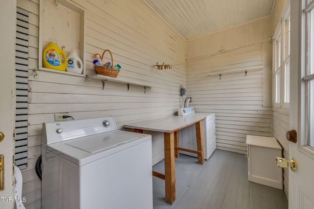 812 West Maple Street, Johnson City, TN 37604