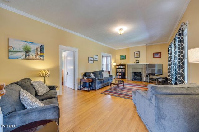 812 West Maple Street, Johnson City, TN 37604