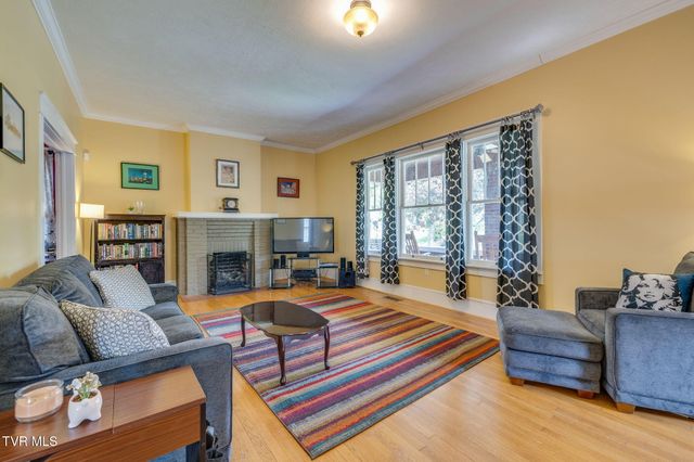 812 West Maple Street, Johnson City, TN 37604