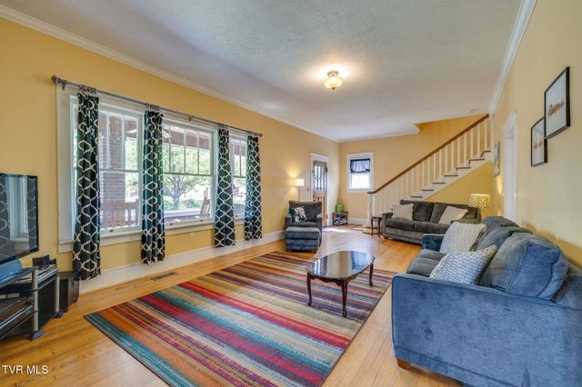 812 West Maple Street, Johnson City, TN 37604