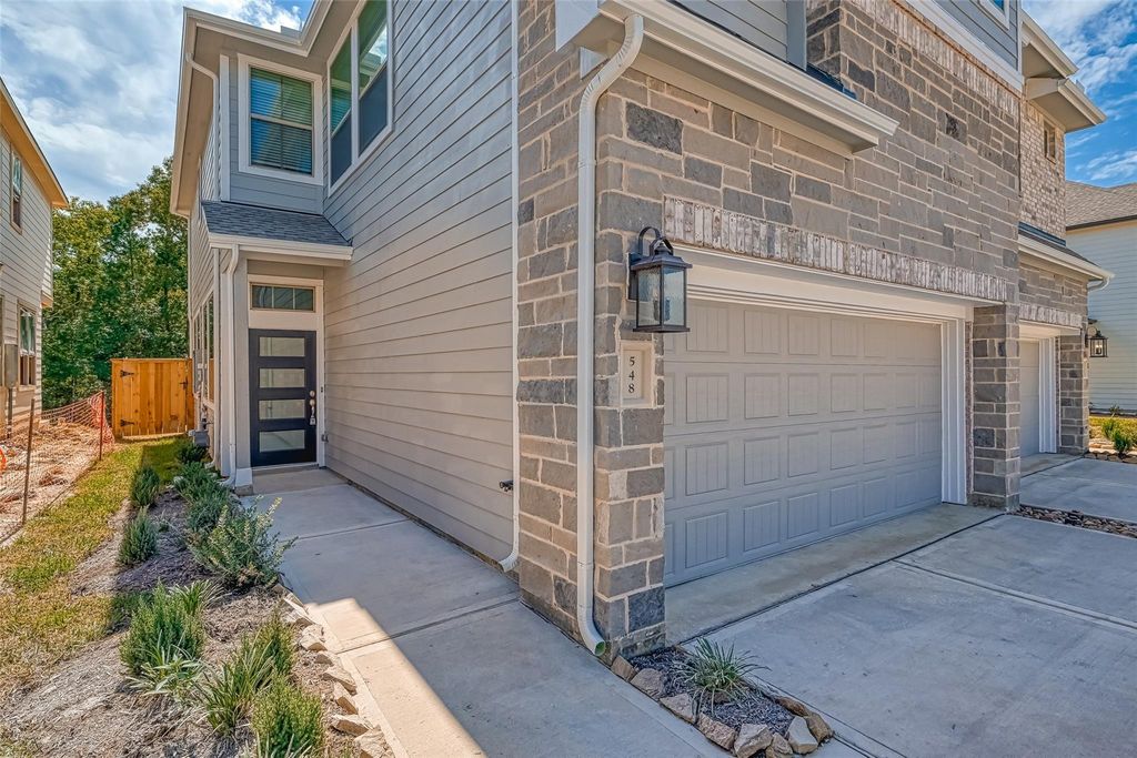 548 Long Leaf Pine, Montgomery, TX 77316