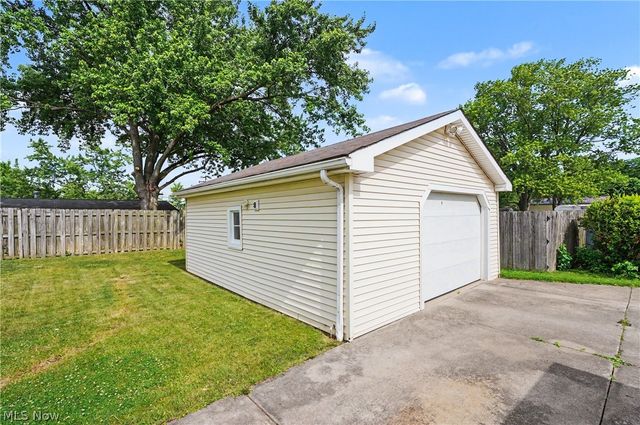 9040 Cambridge Drive, Northfield, OH 44067