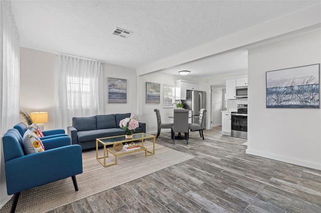 326 50TH AVENUE N, St Petersburg, FL 33703