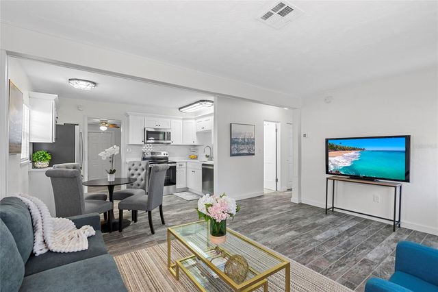 326 50TH AVENUE N, St Petersburg, FL 33703