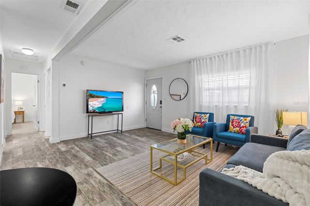 326 50TH AVENUE N, St Petersburg, FL 33703