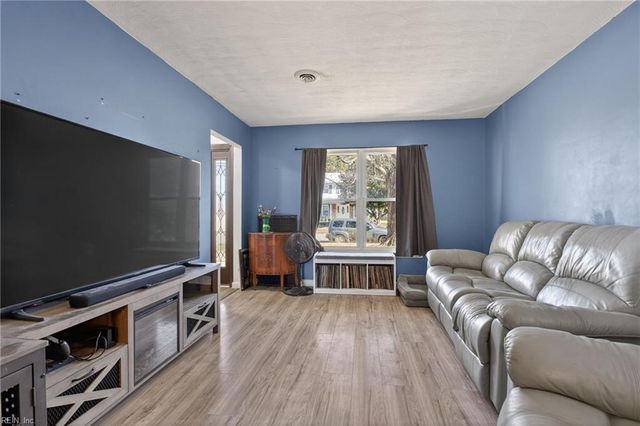 709 Whitney CT, Hampton, VA 23669