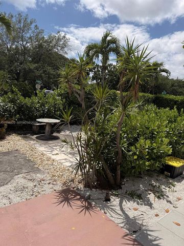 1105 NE 119th St A, Biscayne Park, FL 33161