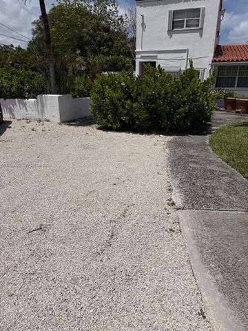 1105 NE 119th St A, Biscayne Park, FL 33161
