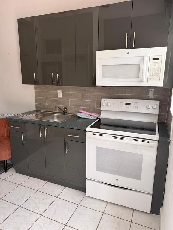 1105 NE 119th St A, Biscayne Park, FL 33161