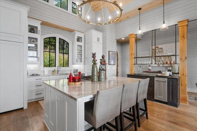 207 Utana Bluffs Trail, Ellijay, GA 30540