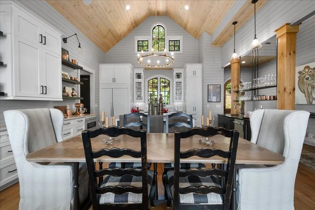 207 Utana Bluffs Trail, Ellijay, GA 30540