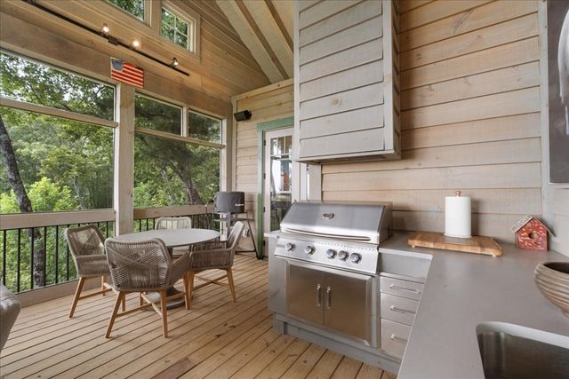 207 Utana Bluffs Trail, Ellijay, GA 30540