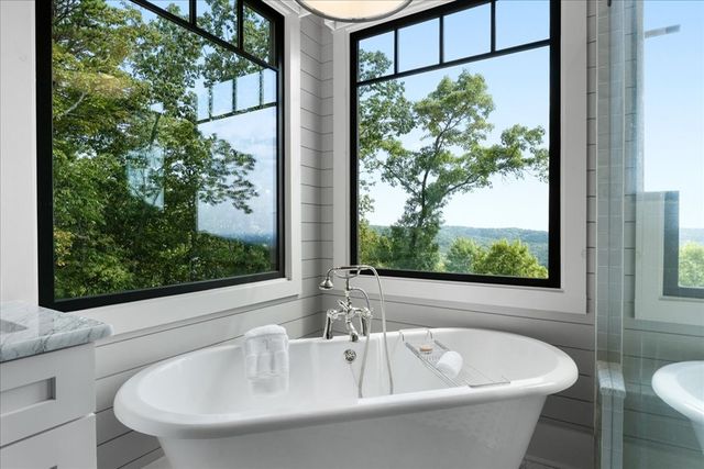 207 Utana Bluffs Trail, Ellijay, GA 30540