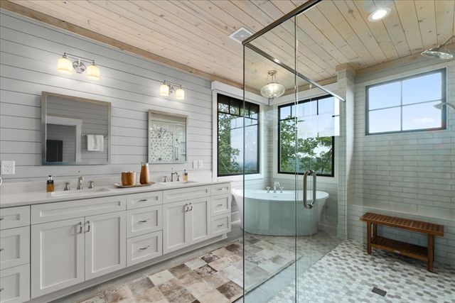 207 Utana Bluffs Trail, Ellijay, GA 30540