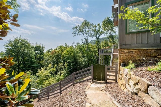 207 Utana Bluffs Trail, Ellijay, GA 30540