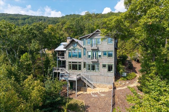 207 Utana Bluffs Trail, Ellijay, GA 30540