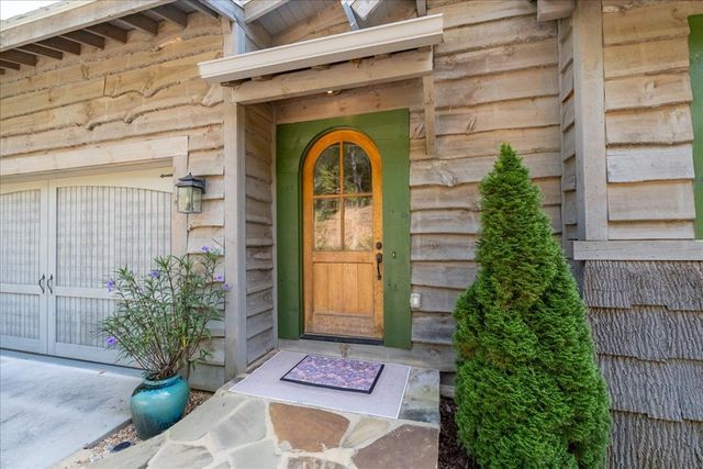 207 Utana Bluffs Trail, Ellijay, GA 30540